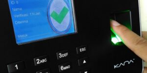 kelebihan absensi karyawan dengan fingerprint